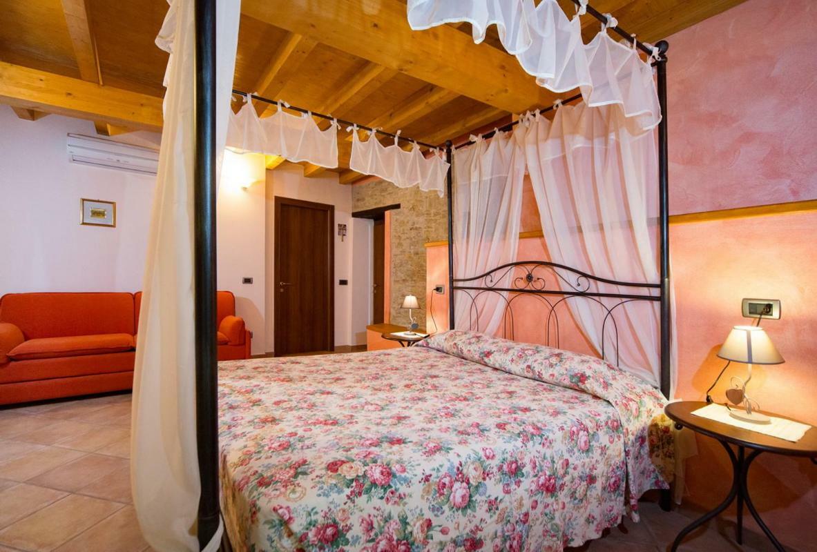 Il Nido Delle Rondini Villa Testico Exterior foto